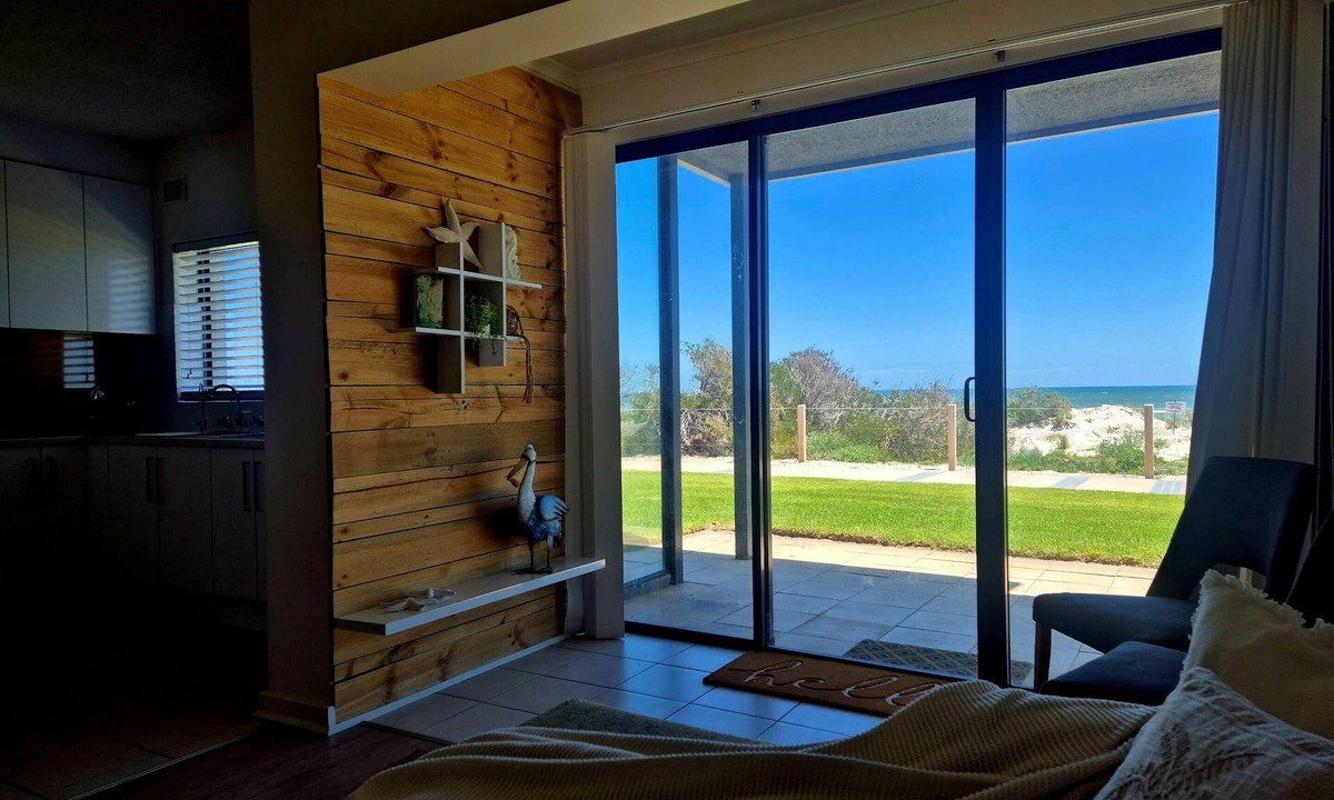 Semaphore Park Apartment | The Seaview at Semaphore Park Beachfront - Unwind at this peaceful getaway.