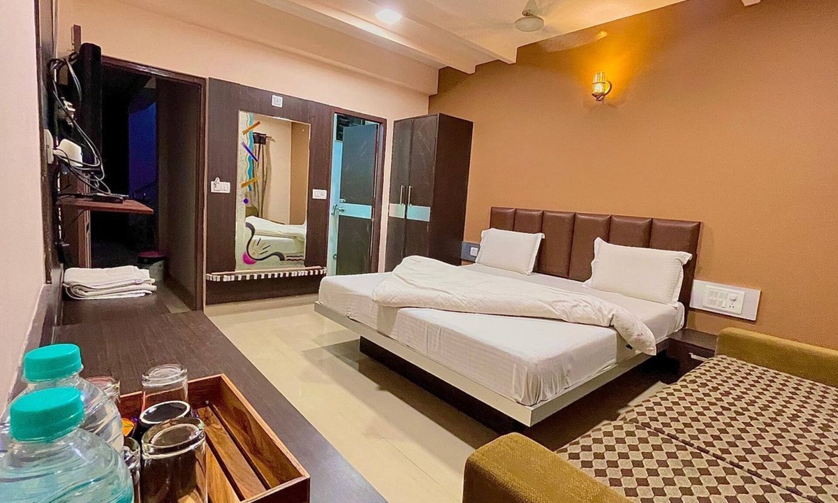 Nathdwara Hotel | The Sky Comfort Brahm Sambandh