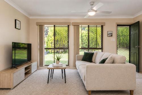 Rochedale South House | The Sunny Brick Cottage | Bright Home w/Patio