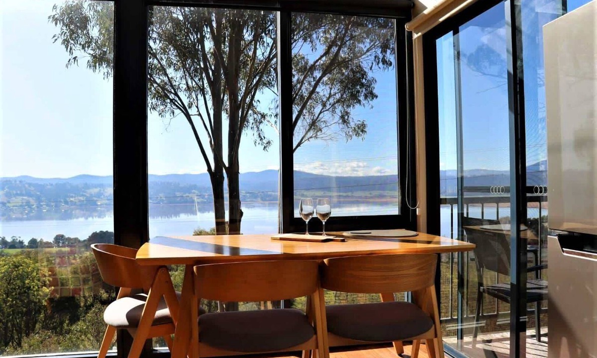 Grindelwald Apartment | The Tamar Ridge Lookout at Tamar Ridge Apartments