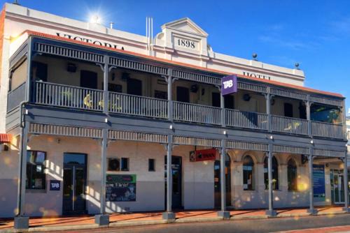 Collie Hotel | The Victoria Hotel
