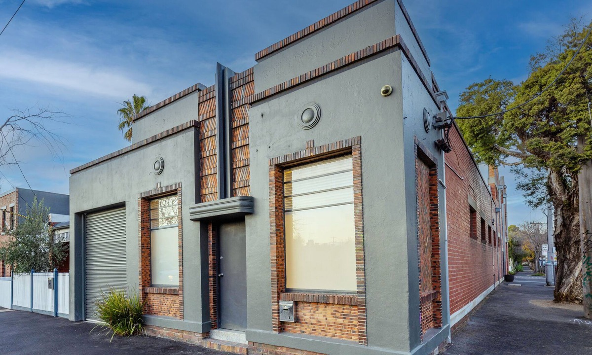 Fitzroy North House | The Warehaus | Spacey, Cool & Comfy