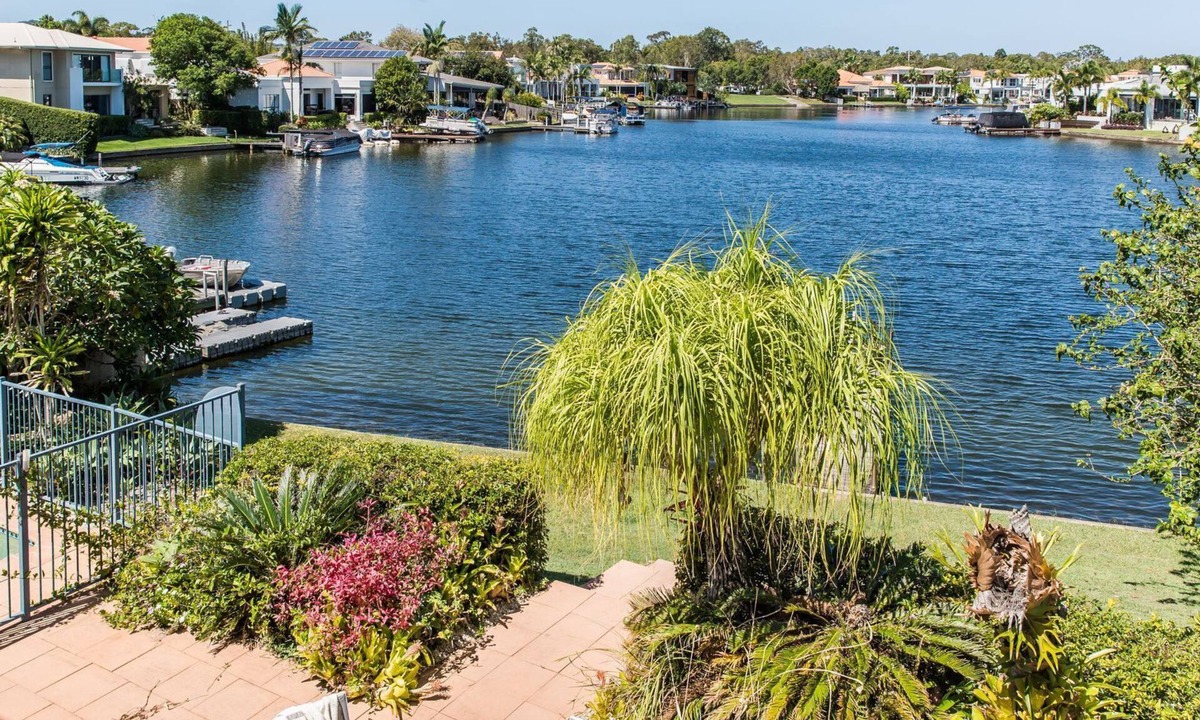 Noosaville House | The Waterfront - 4-bedroom waterfront home + pool
