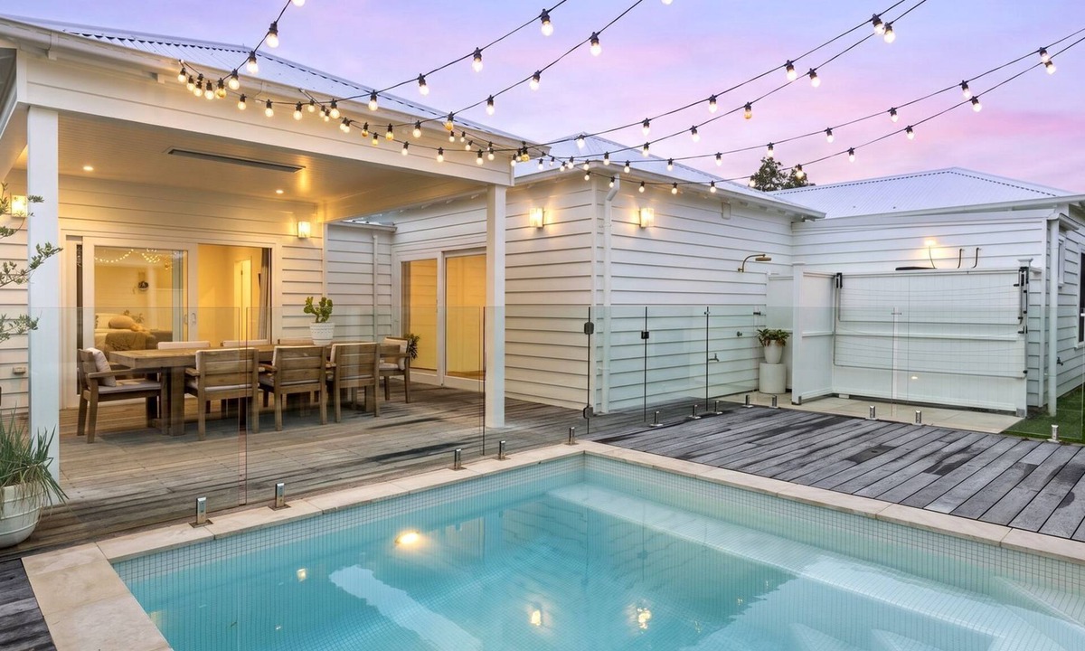 Culburra Beach House | The White House - Pet Friendly with Heated Swimming Pool