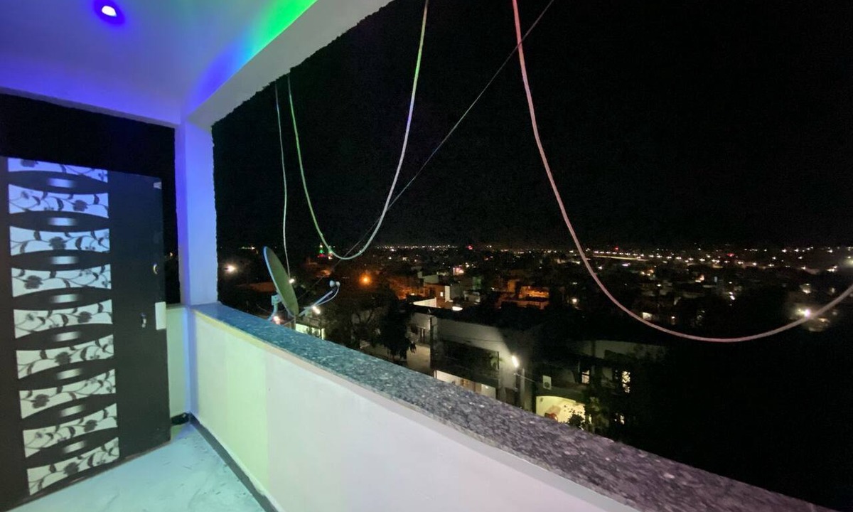 Mandsaur Hotel | The White House