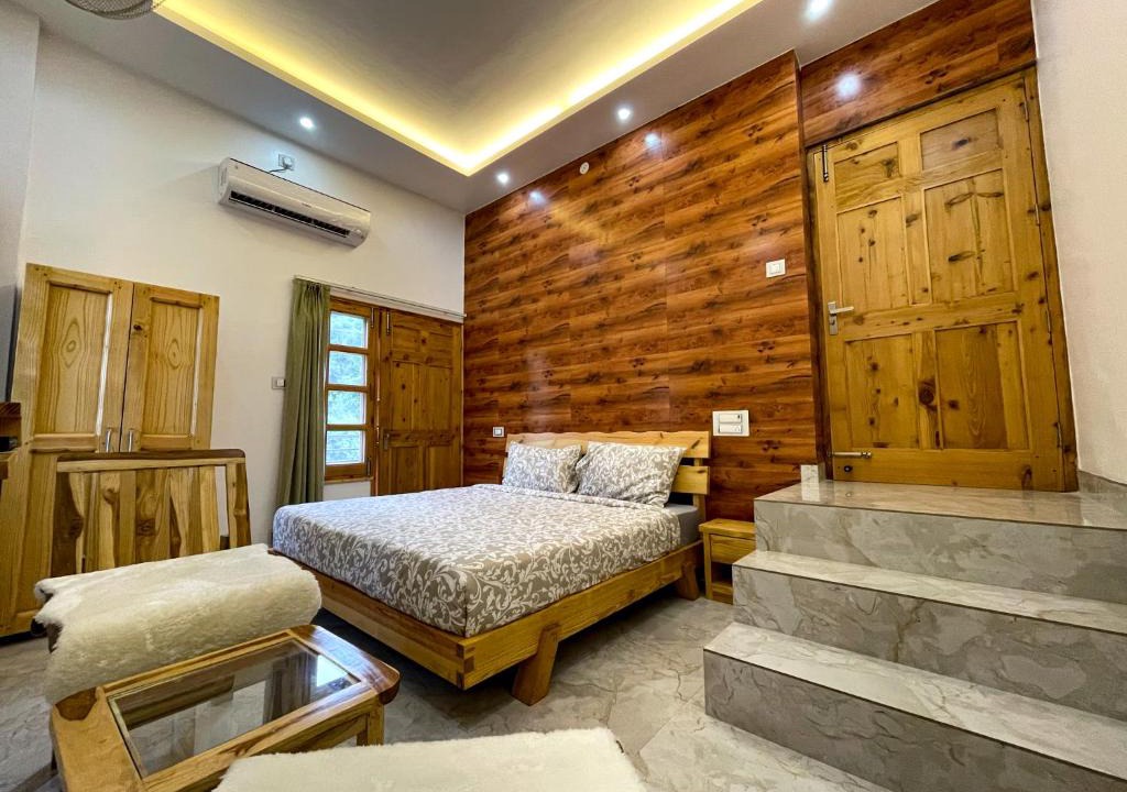 Mandi Hotel | The Wild Yak