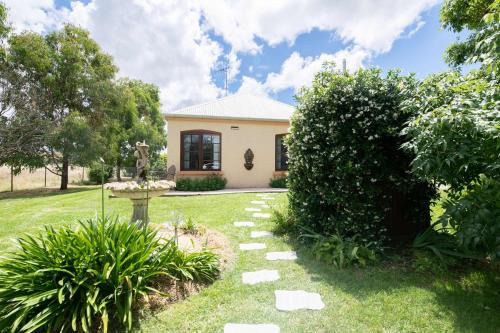 Canobolas House | Thornleigh Cottage - Countryside Escape