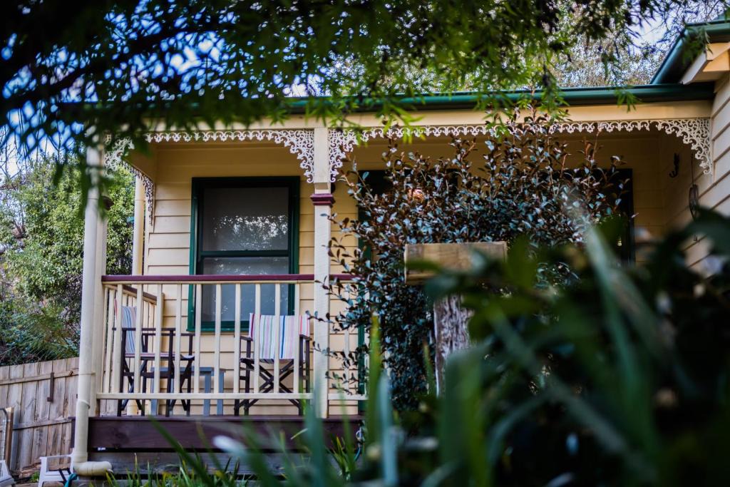 Bright Apartment | Tiffany's Cottages