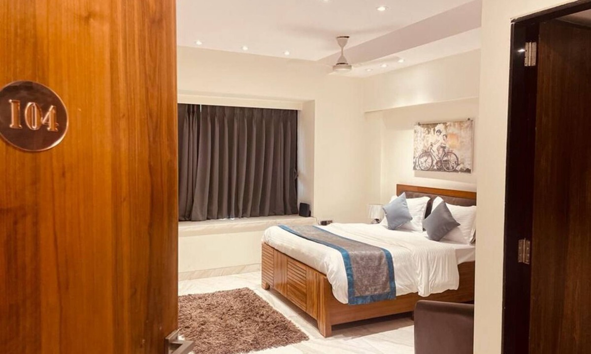 Upper Govind Nagar Hotel | TIM Near NESCO