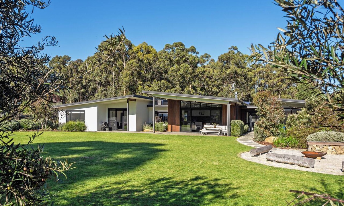 Margaret River House | Timber & Tide Retreat - Modern Margaret River Escape with Firepit
