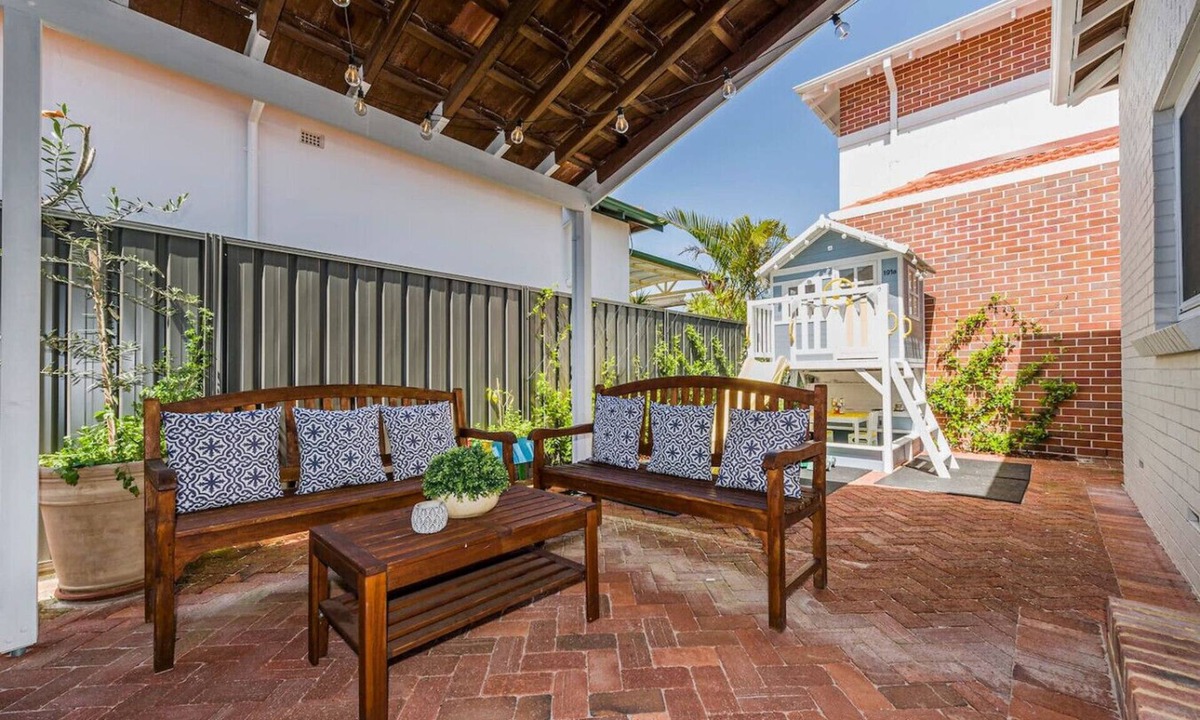 Mount Lawley House | Timeless 3BR, 2BA Federation Home