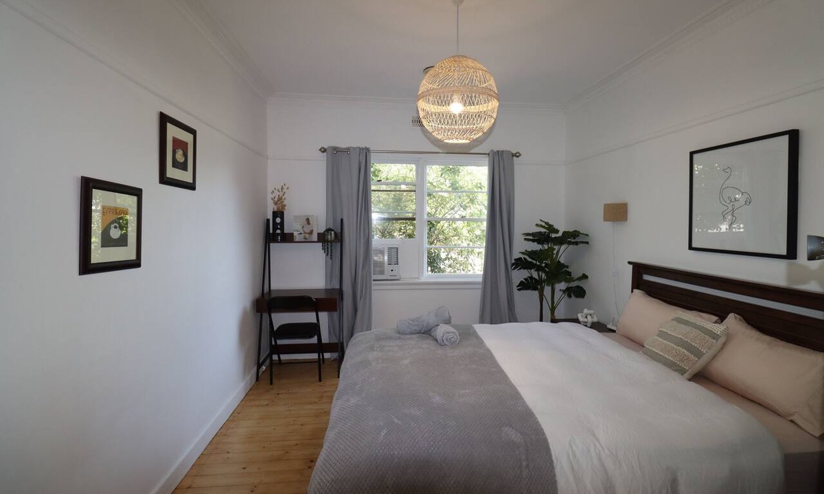 Heathmont Apartment | Timeless Allure near Train station and Costco