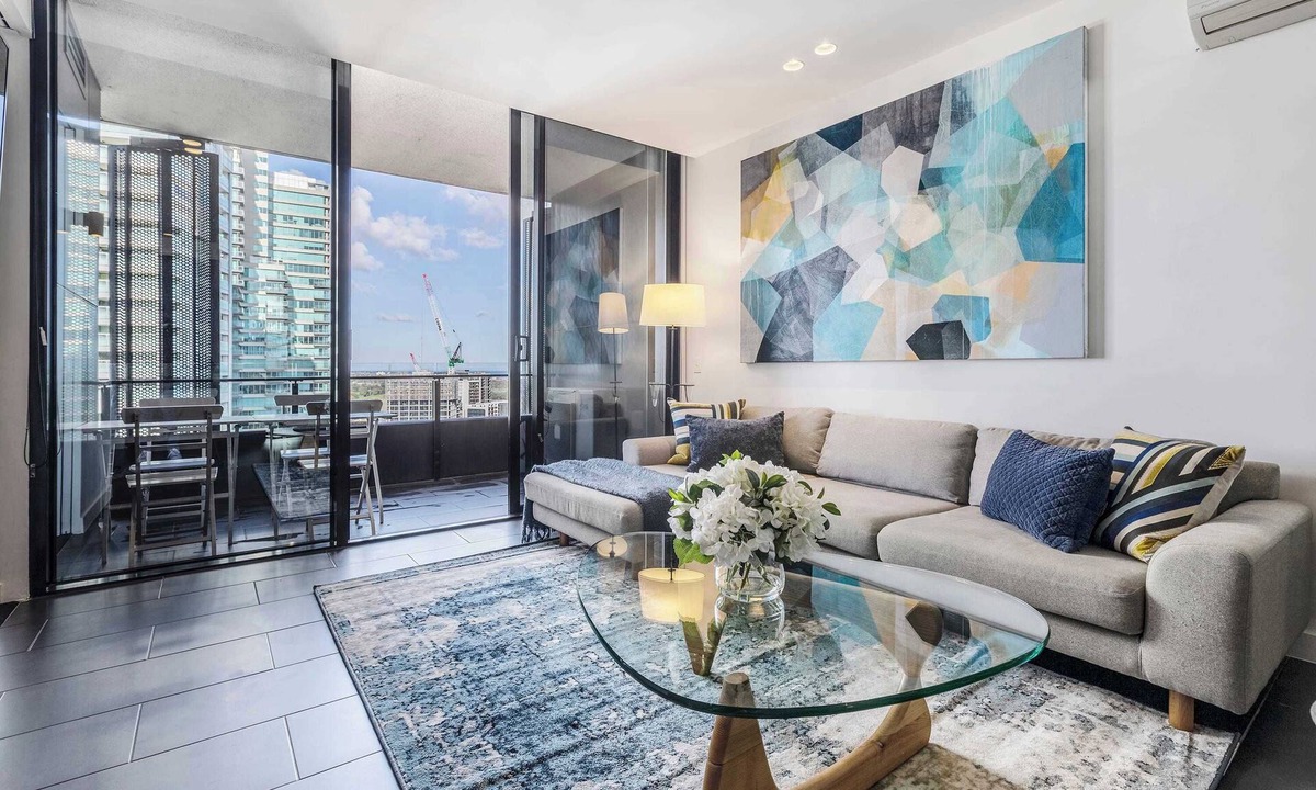 Southbank Condo | Top floor apartment near NGV, Shrine and Gardens