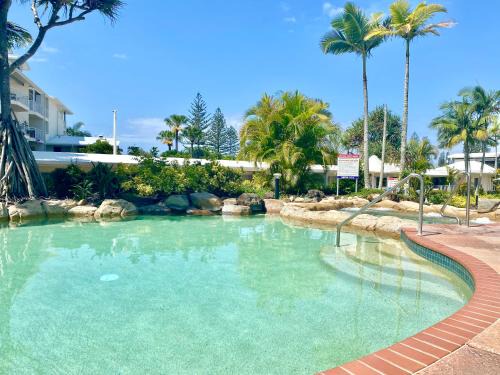 Alexandra Headland Apartment | Top Floor , Ocean and Resort Pool Views at Alex Beach Resort for 2 !