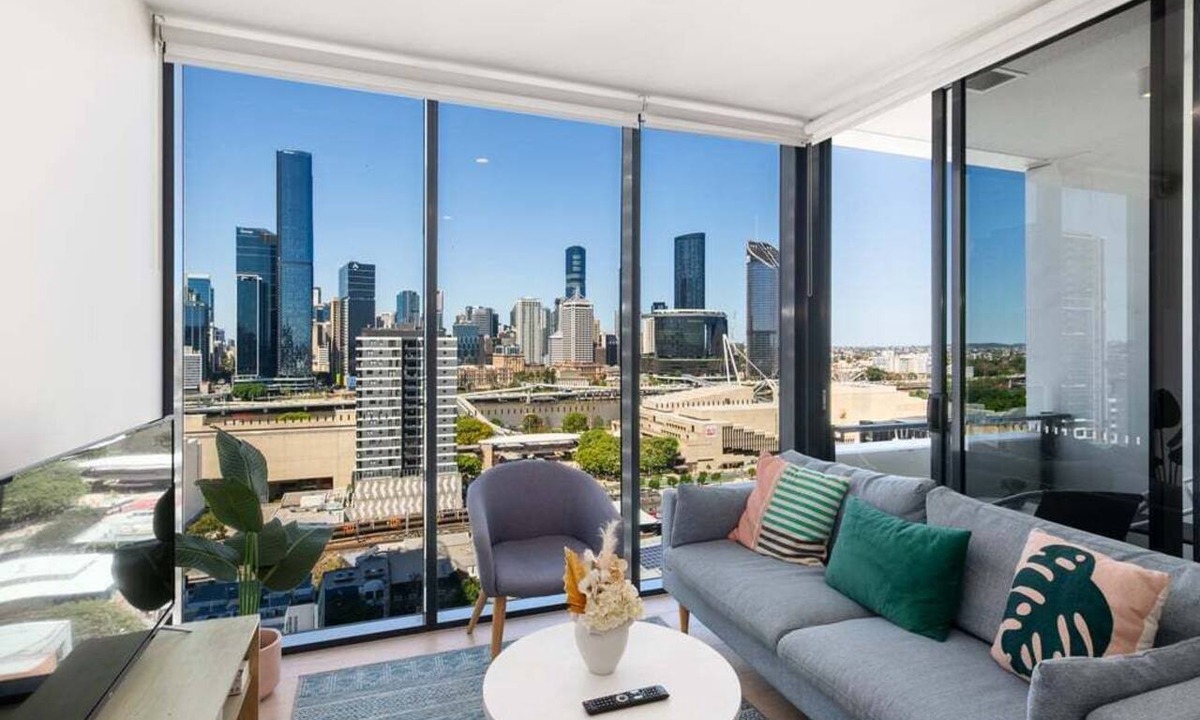 South Brisbane Apartment | Top Location Convenient City View Modern Living