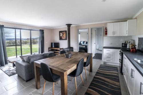 Jindabyne House | TOUCHDOWN COTTAGES