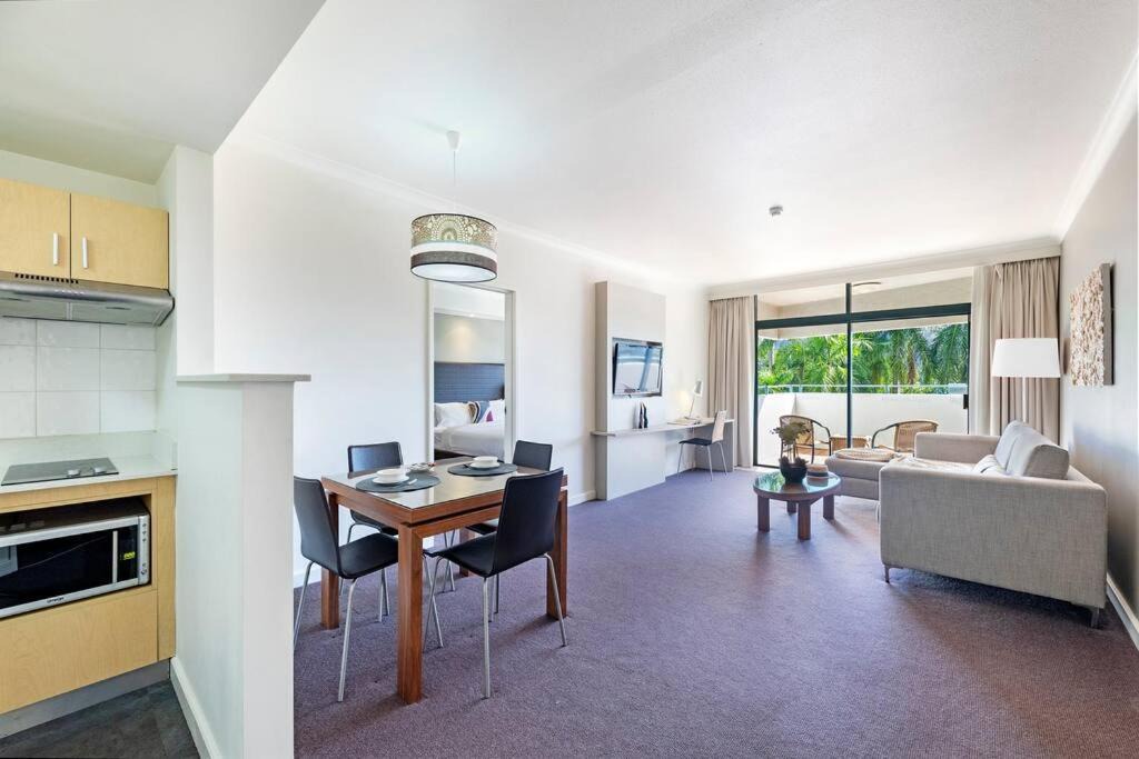 Darwin City Centre Apartment | 'Towering Palms' Resort-style Apartment with a Separate Studio