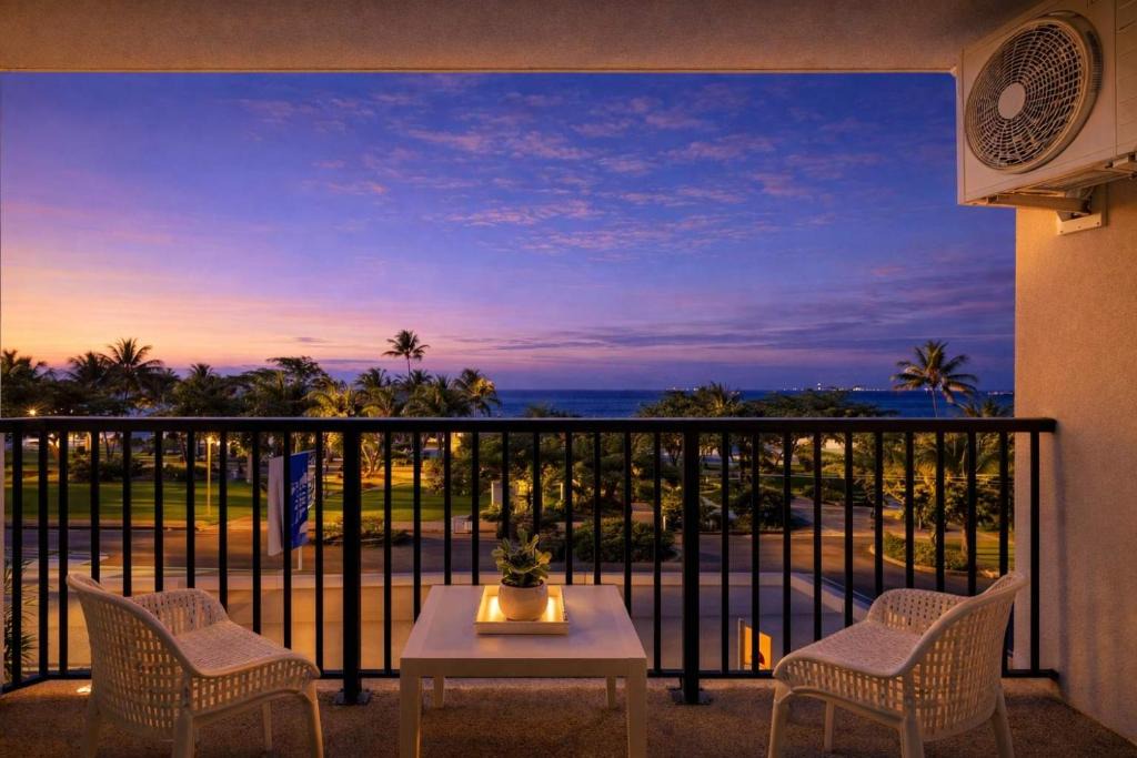 North Ward Apartment | Townsville Strand Studio Apartment with Ocean Views Pool & Parking