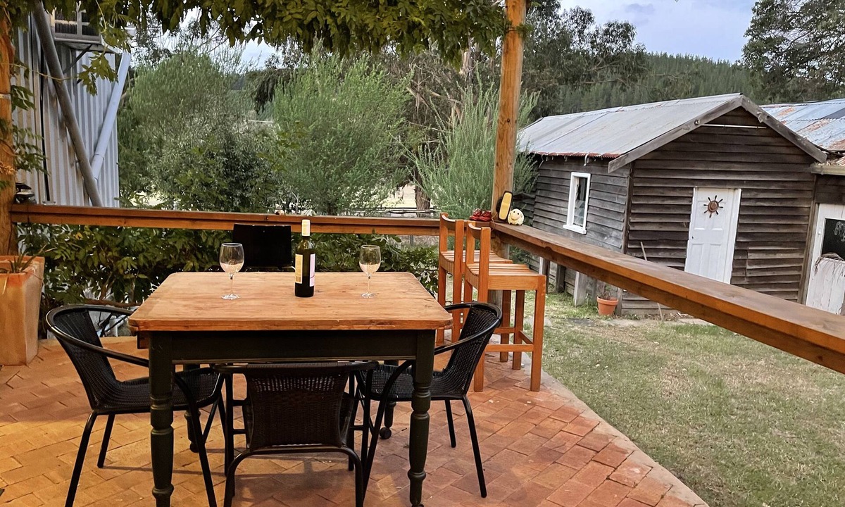 East Nannup House | Trails! Views! Serenity! Family & pet friendly cottage, 5 minutes from town!