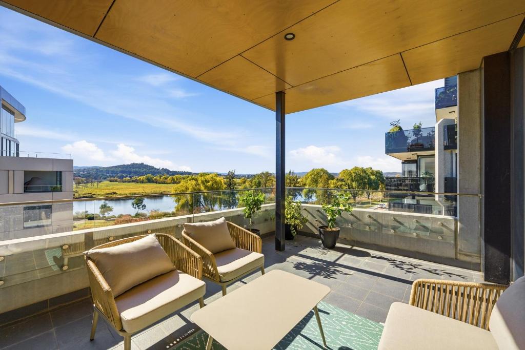 Kingston Apartment | Tranquil 2-Bed with Water View