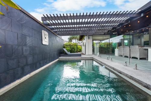 Mount Coolum House | Tranquil Beachside Retreat - Enquire for Pet & Long Stay - 3 Bedroom Home