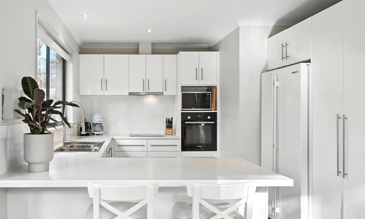 Geilston Bay Apartment | Tranquil Bush Outlook Near City