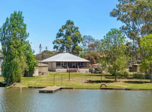 Kirwans Bridge House | Tranquil River Retreat