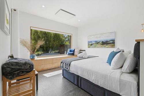 Coningham House | Tranquility Base - 1 Bedroom Cabin - Oceanview