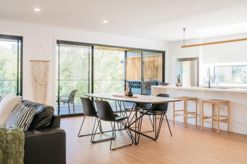 South Launceston House | Tree Top Haven Itas