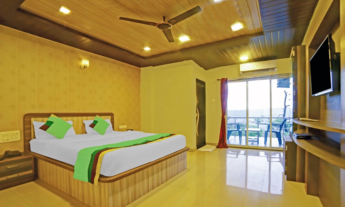 Mahabaleshwar Hotel | Treebo Balaji Excellency with Pool & Spa
