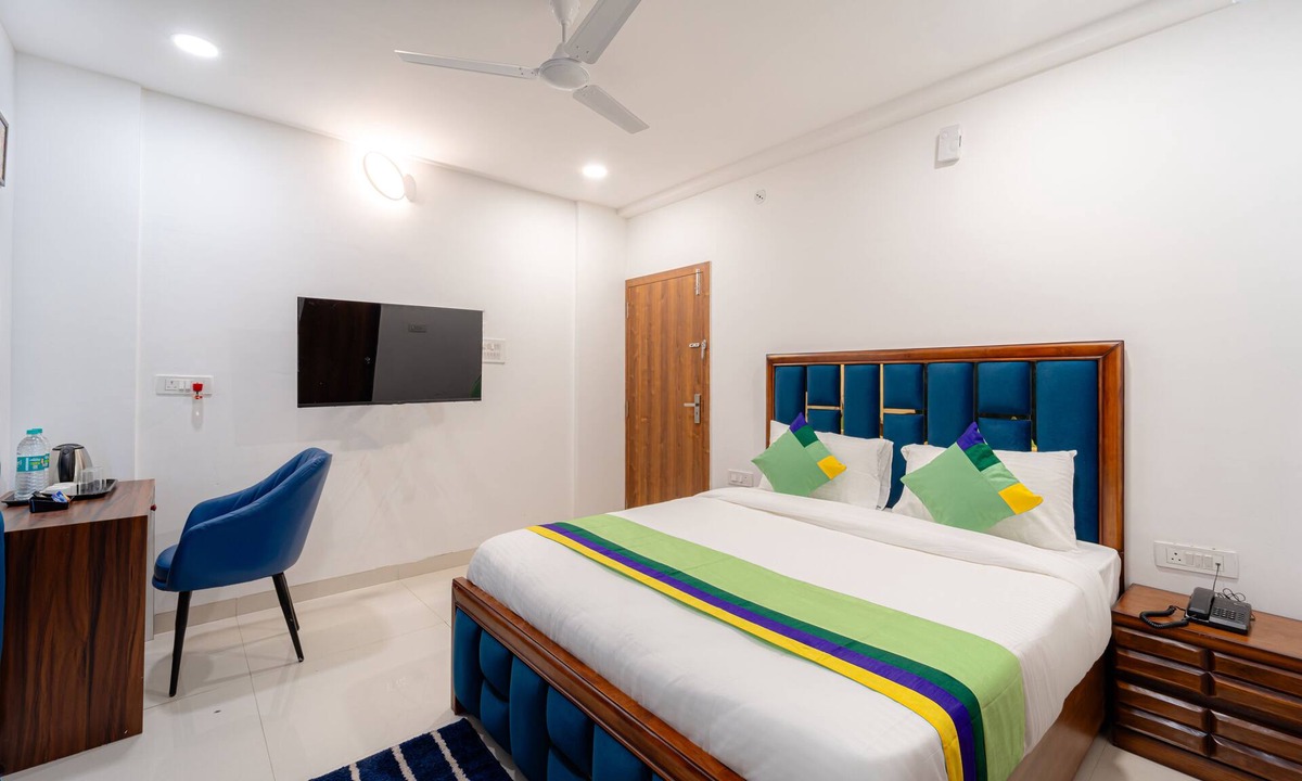 Indore Hotel | Treebo Pure Earth Stay, Vijay Nagar