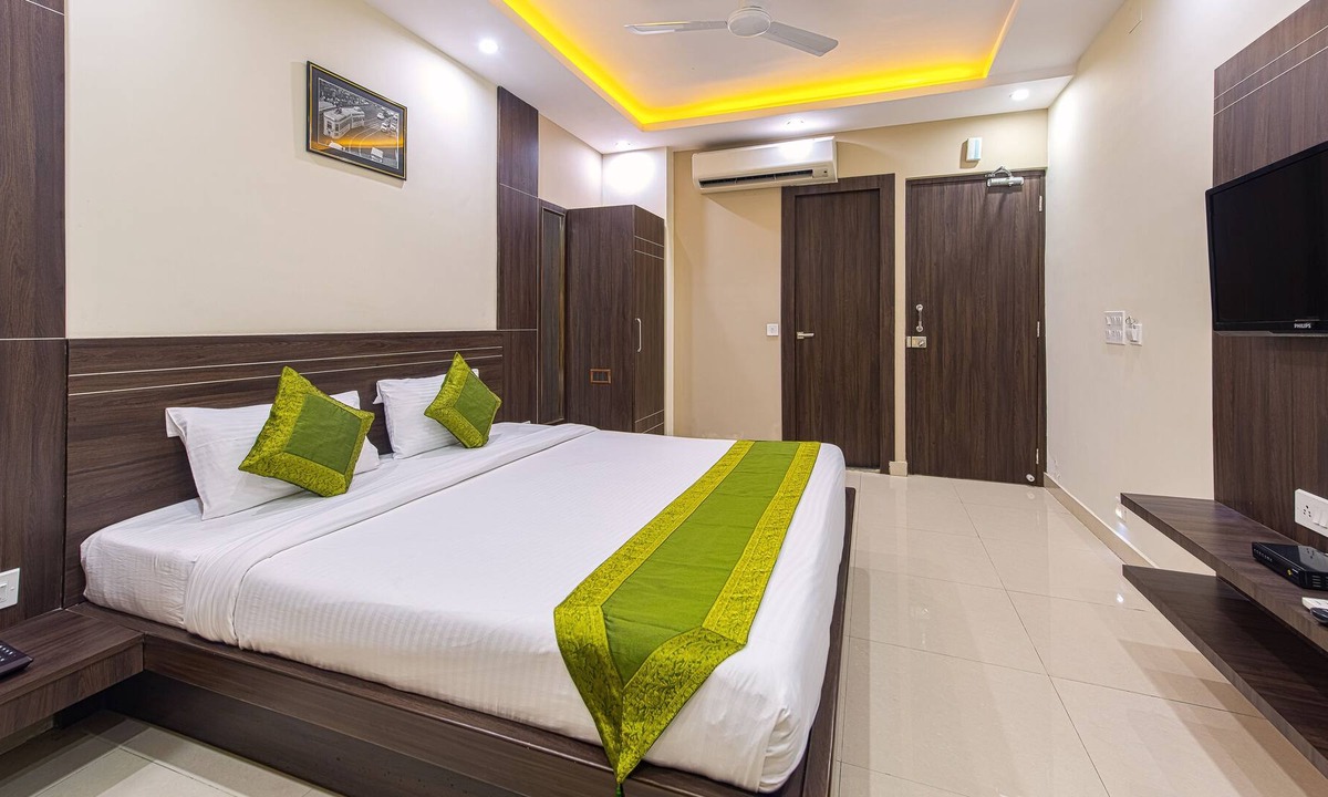 Kalighat Hotel | Treebo Trend Globe International