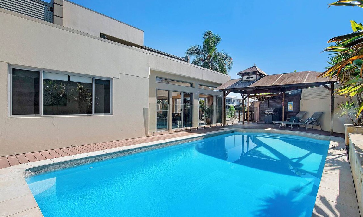 Broadbeach Waters House | Tropical Dreaming (Heated Pool)