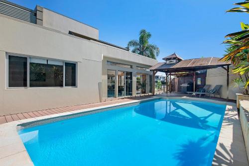 Broadbeach Waters House | Tropical Dreaming - Heated Pool Cinema Room