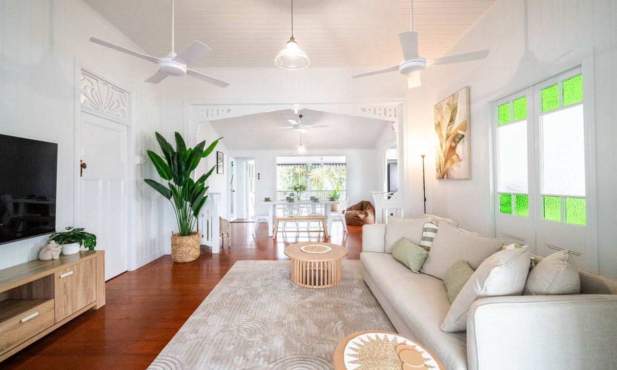 Hermit Park House | Tropical getaway 10 min to city