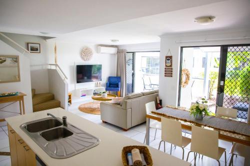 Noosaville Apartment | Tropical Getaway in 2 Bedroom Unit in 4 star Resort