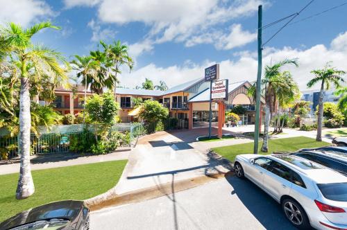 Cairns North Hotel | Tropical Queenslander