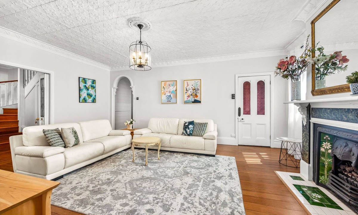 Merewether House | Tullawong House - Scenic Views - Pet Friendly