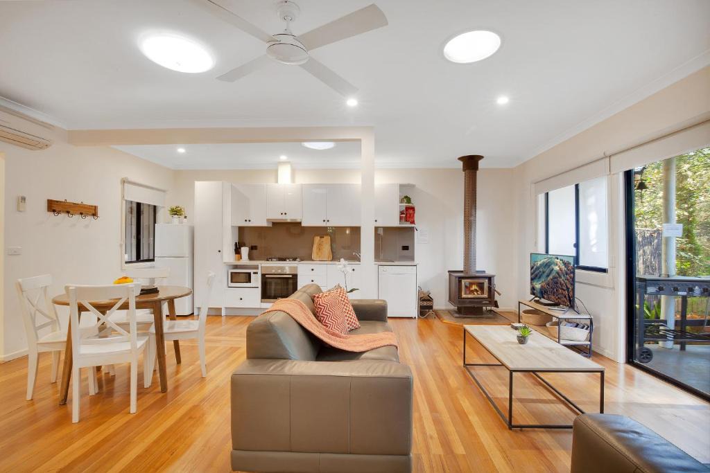 Bright House | Tyntynder Garden Cottage 2
