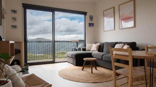 Hotham Heights Apartment | Ultima White Inn 4