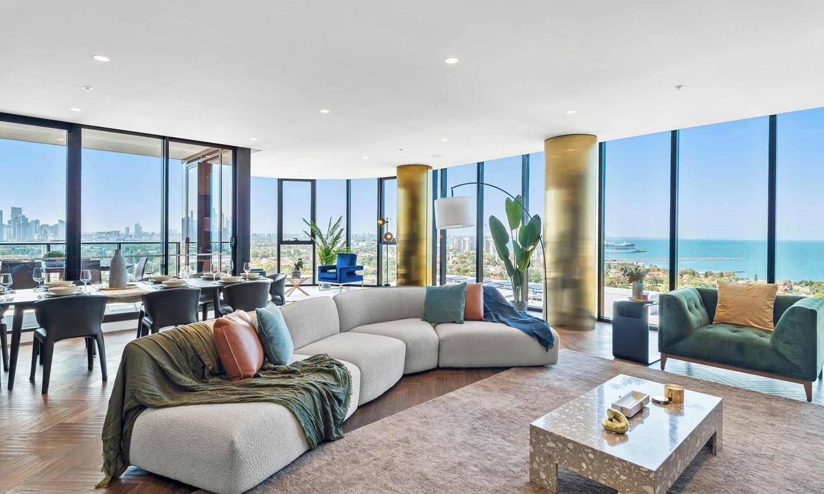 Port Melbourne House | Ultralux 4BD Penthouse + Views in Beachside Resort