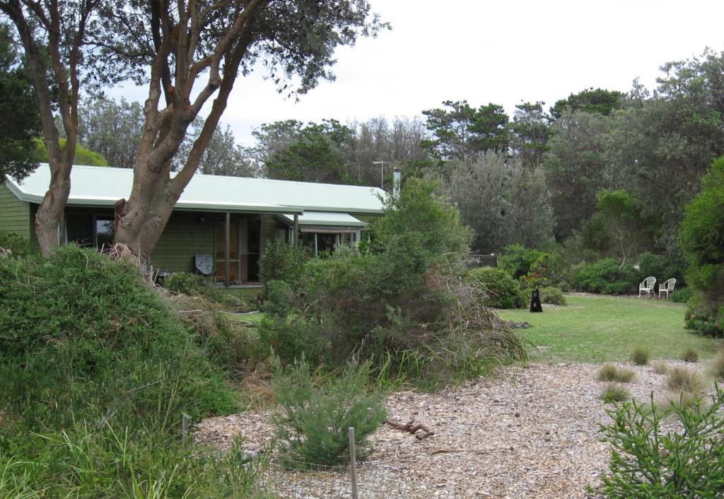 The Honeysuckles House | Unbeatable Beach Front Access 40m - Star Tour Option