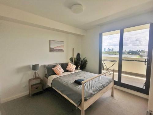 Wentworth Point Apartment | Unbeatable Water View
