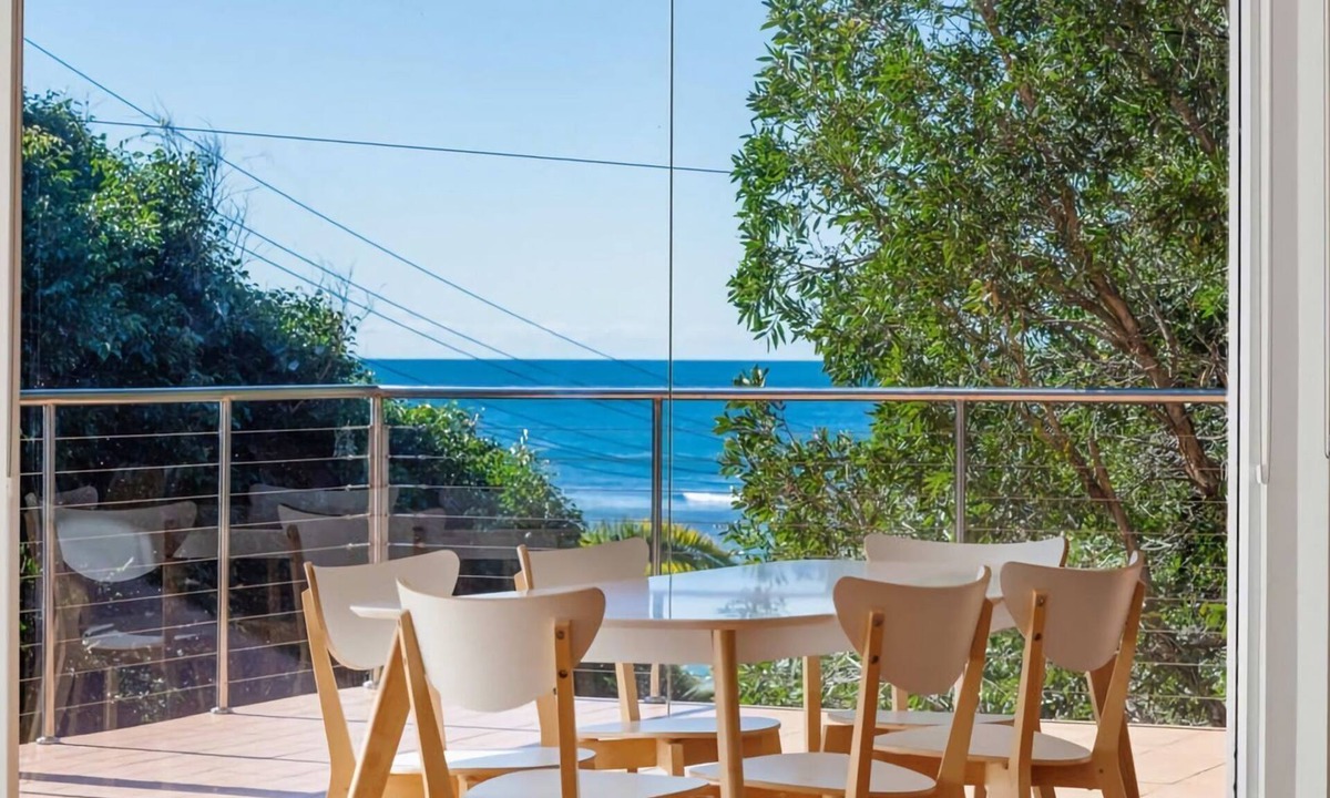 Toowoon Bay House | Uncle Bobby's Binburra Beach House