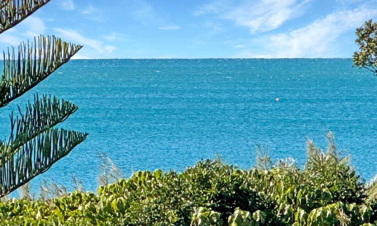Alexandra Headland Apartment | Unwind in Coastal Resort (2 bedrooms)