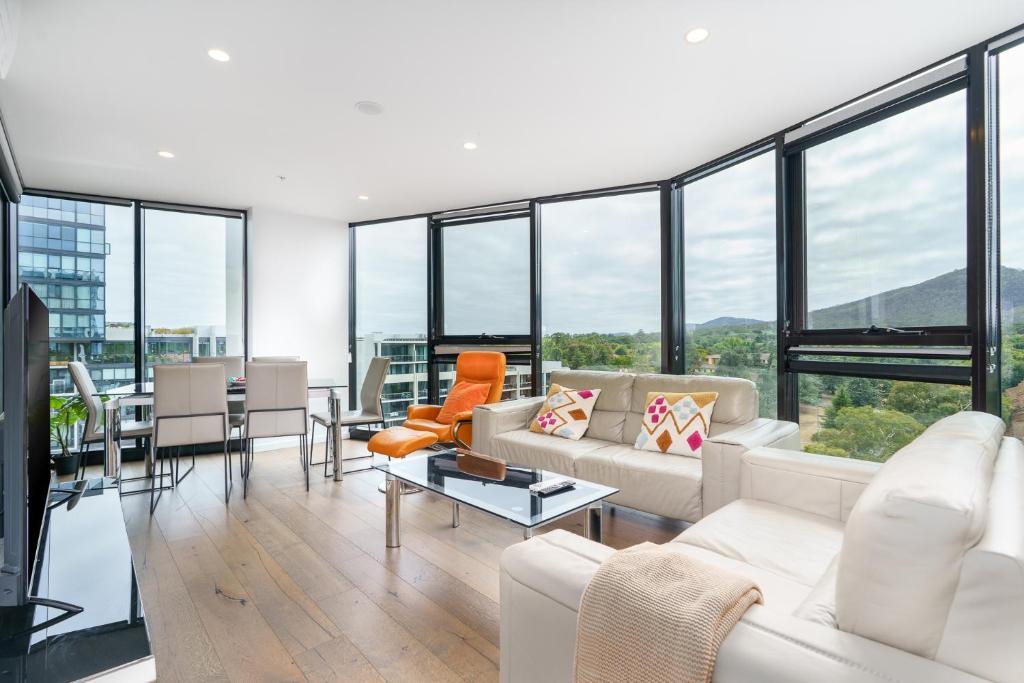 Reid Apartment | Upscale 3BR City Apartment Central CBD Living - Hosted by Canstay