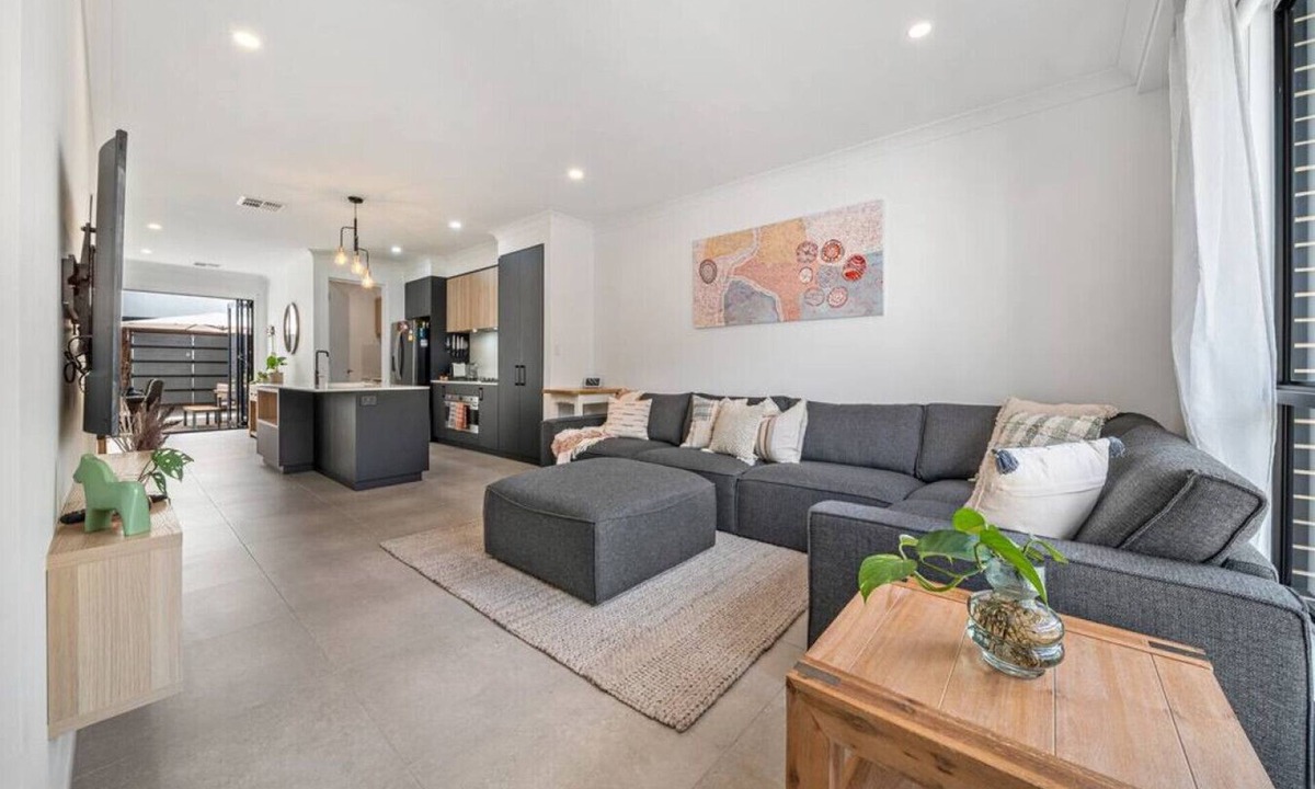 Bowden House | Urban Soul—Modern Parklands Stay with Courtyard