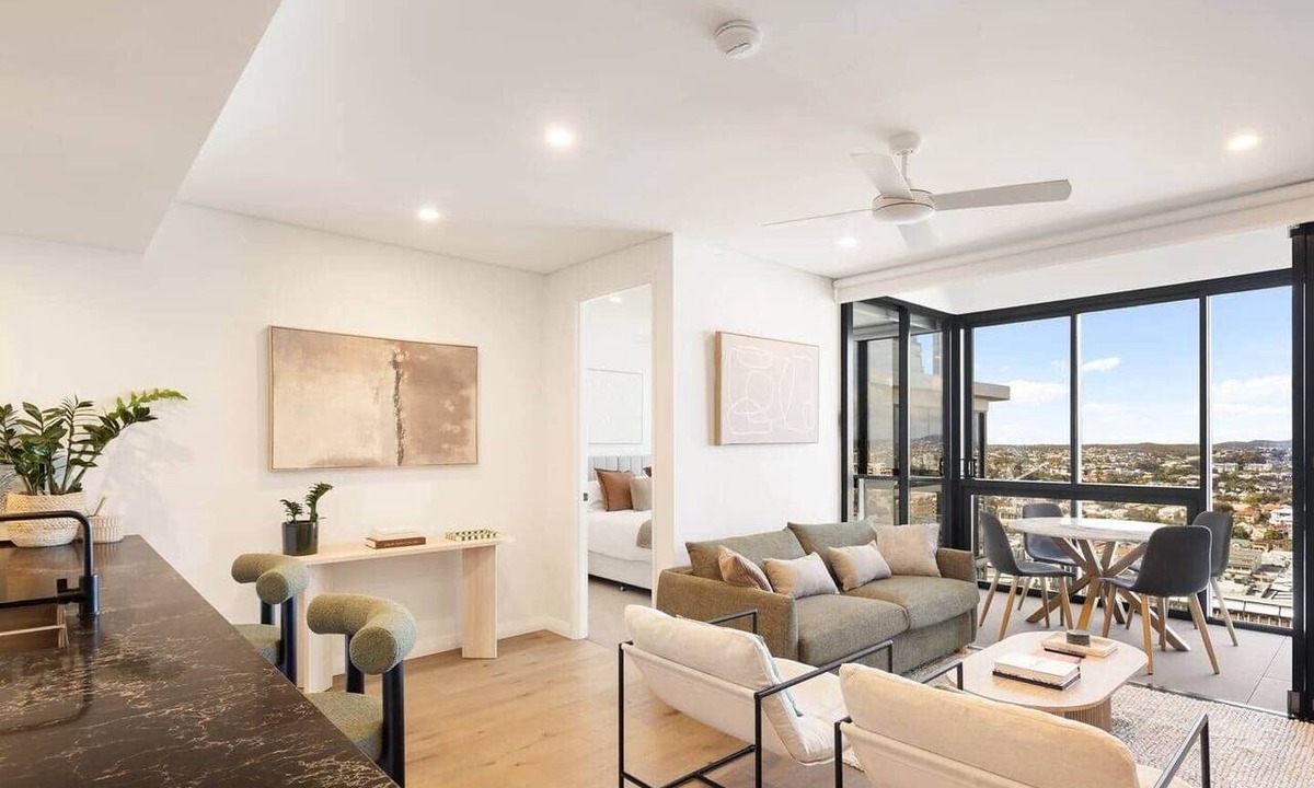 Fortitude Valley Apartment | Utopia Deluxe Suite | 25th Floor Views, Pool & Gym