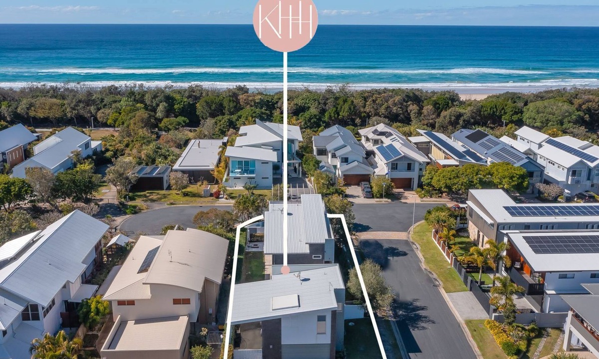 Casuarina House | Verano- Sleeping 12 and only 20 meters to the beach