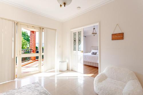 Victoria Park Villa | Vic Park Retreat